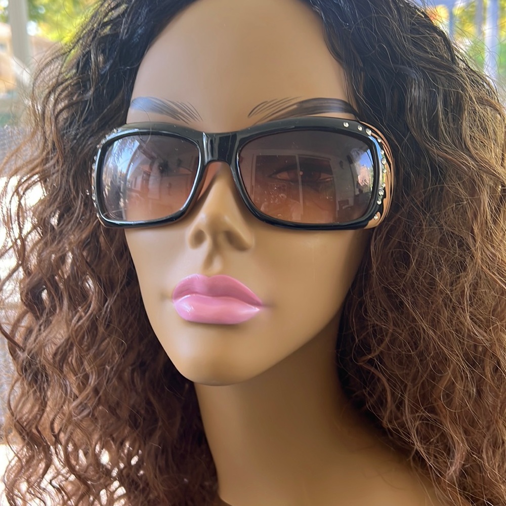 Ladies sunglasses.